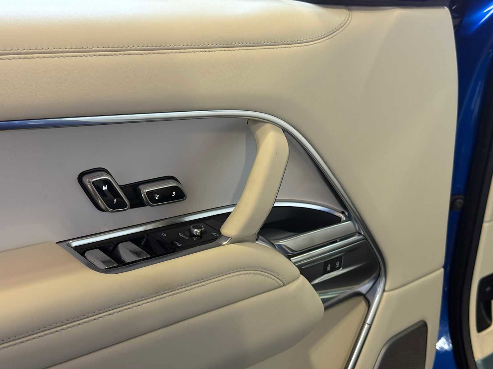 New 2025 Land Rover Range Rover SV image 20