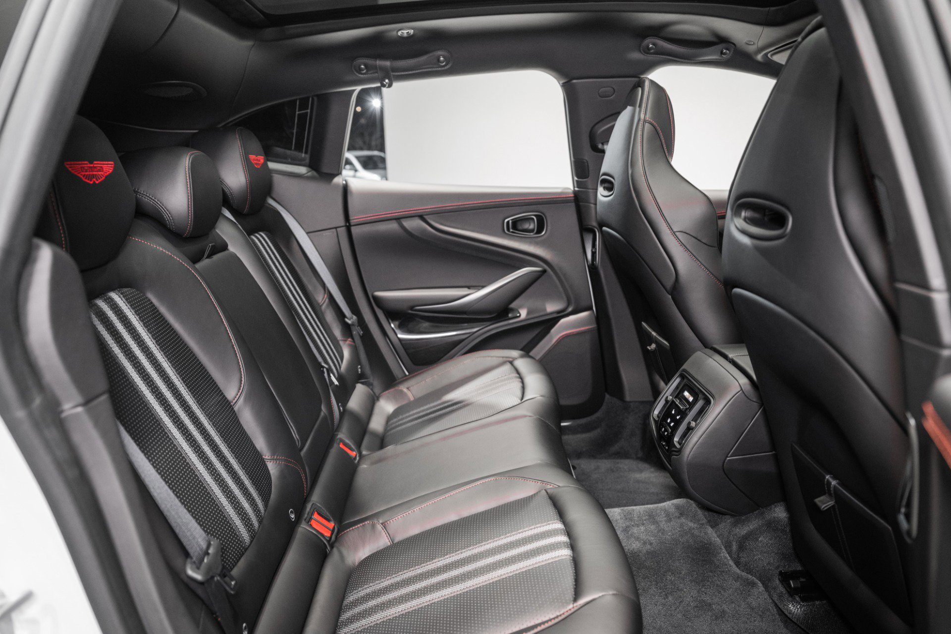 New 2026 Aston Martin DBX 707 image 17