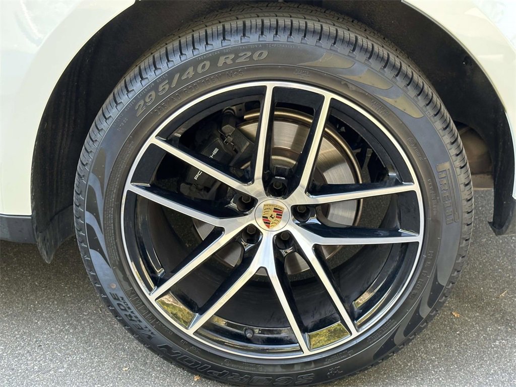 Certified 2025 Porsche Macan Turbo image 8