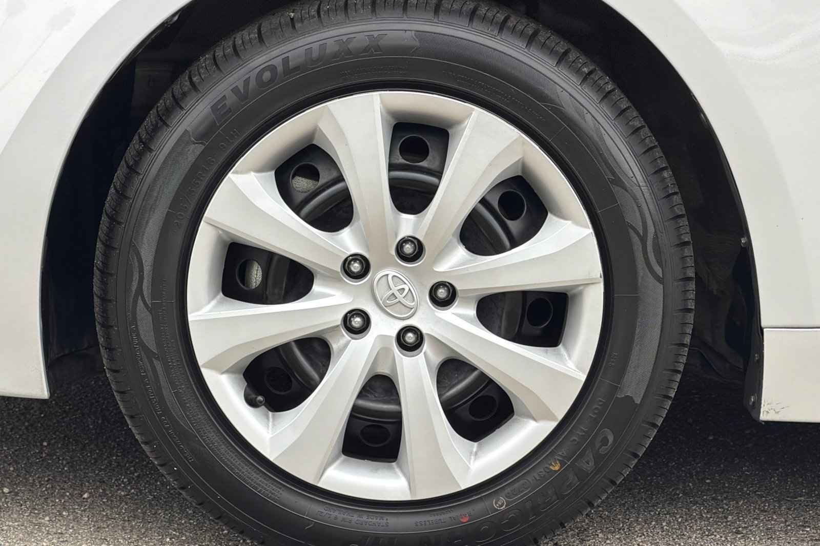 Used 2024 Toyota Corolla LE FWD image 25