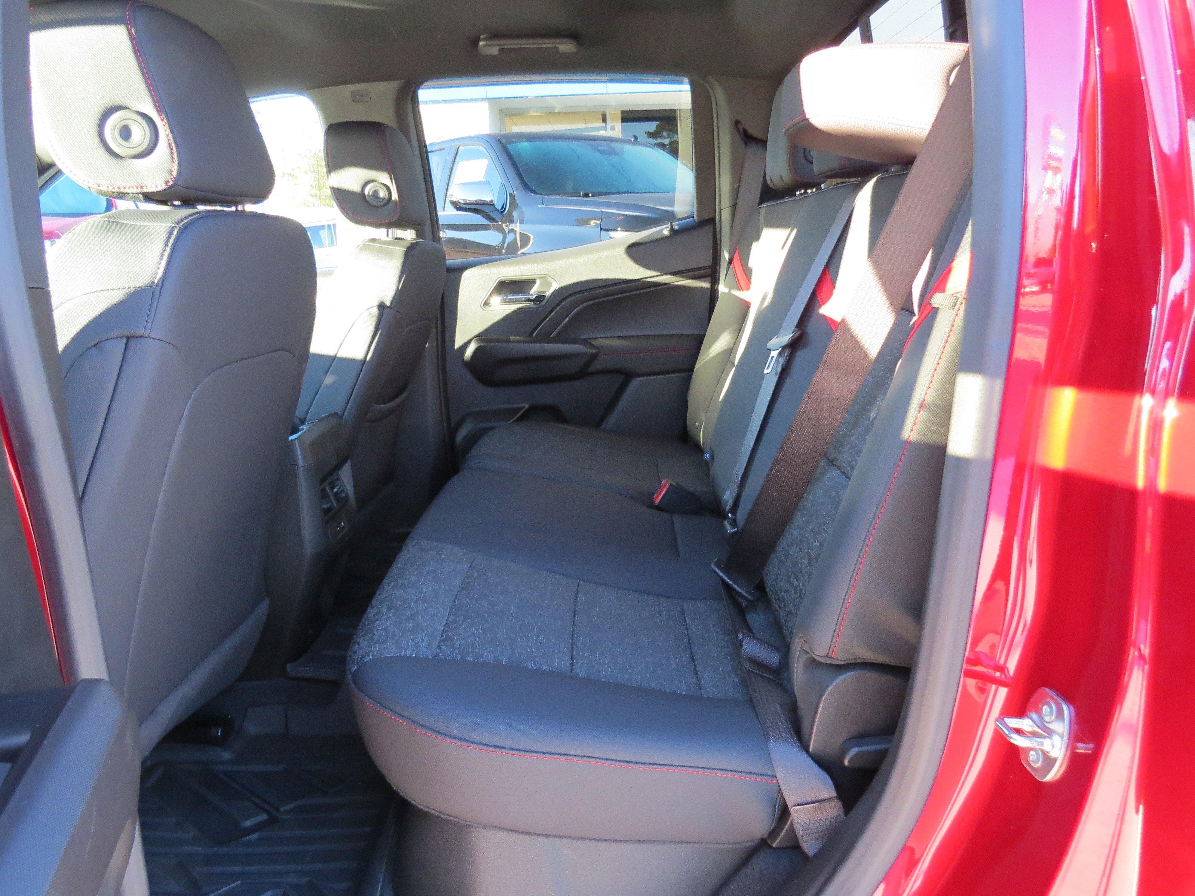 Used 2024 Chevrolet Colorado Z71 w/ Z71 Convenience Package 2 image 12