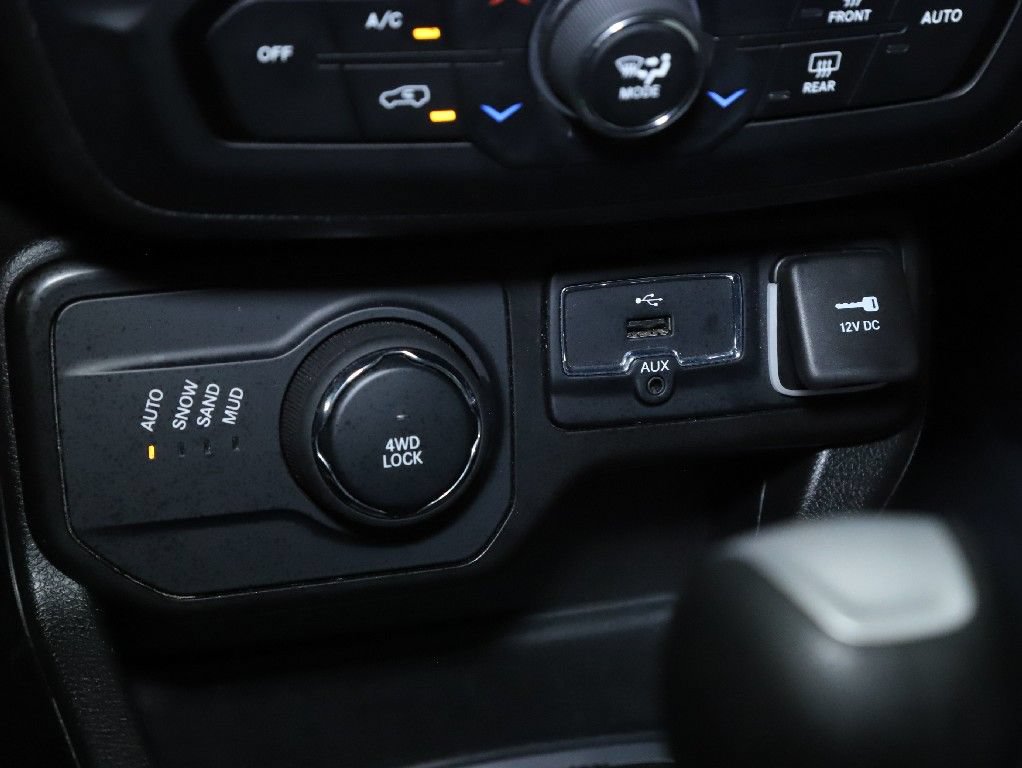 Used 2023 Jeep Renegade Latitude AWD/4WD image 24