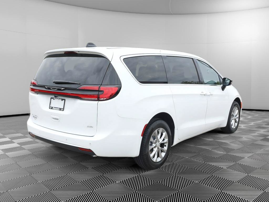 New 2027 Chrysler Pacifica Select AWD/4WD image 7