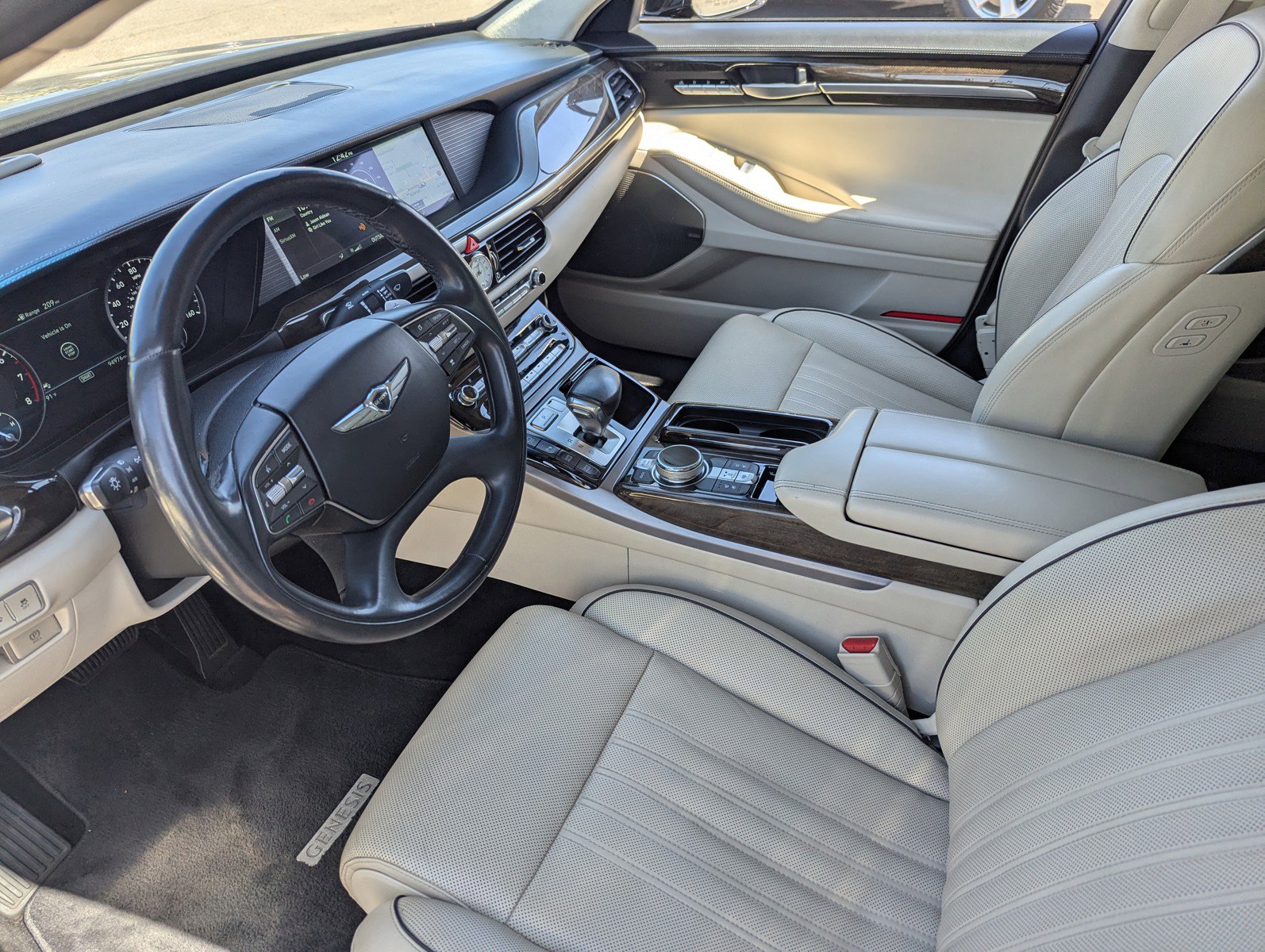 Used 2018 Genesis G90 3.3T Premium image 25