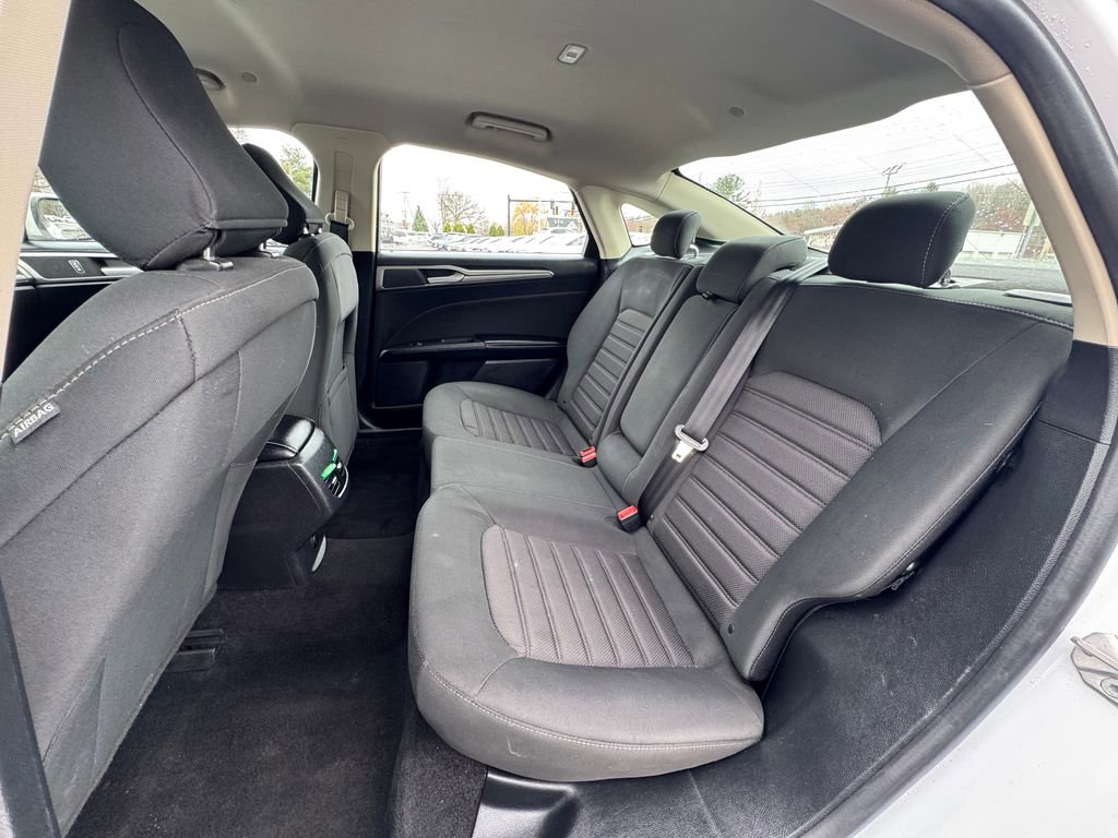 Used 2020 Ford Fusion SE FWD image 13