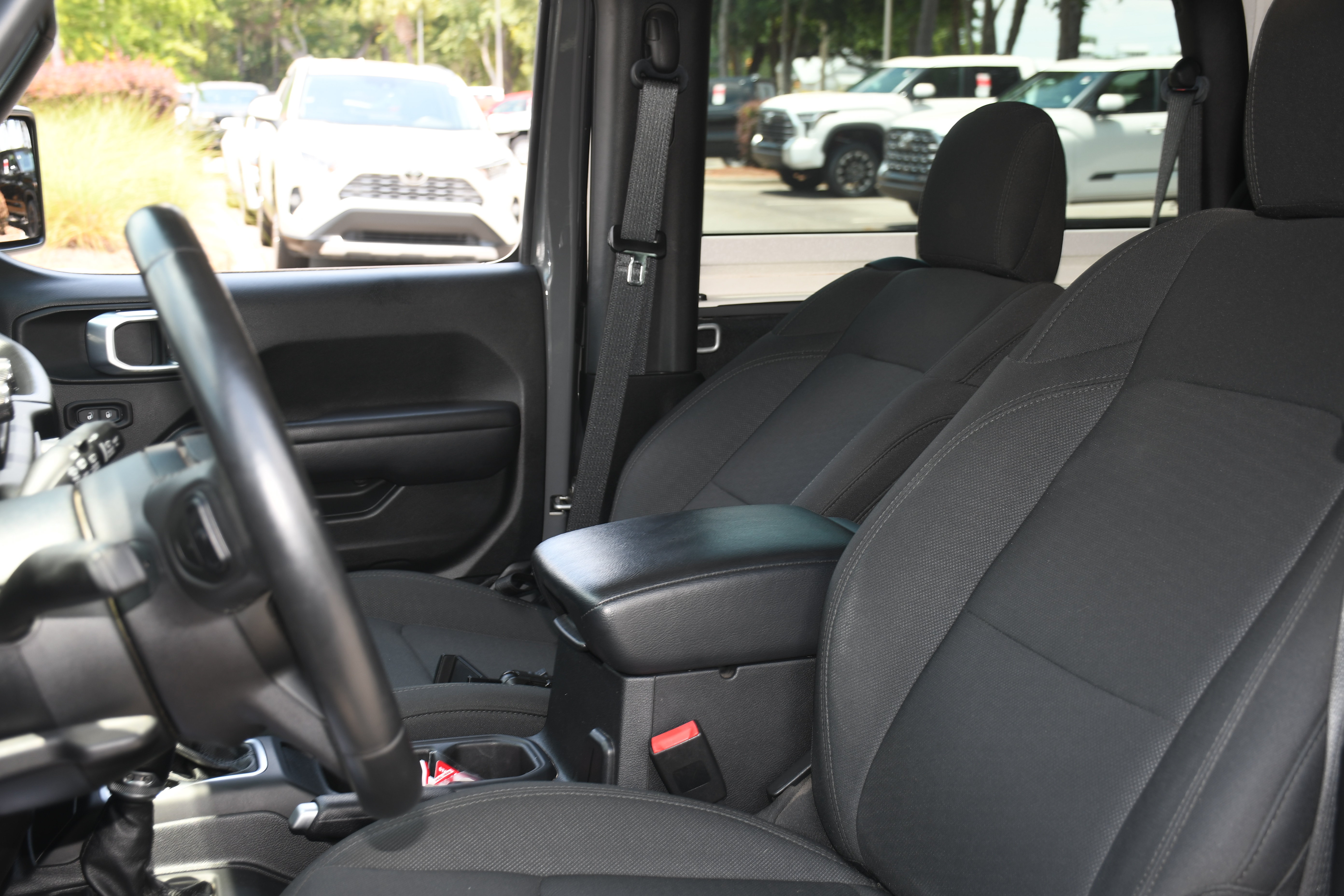 Used 2020 Jeep Wrangler Sport AWD/4WD image 12