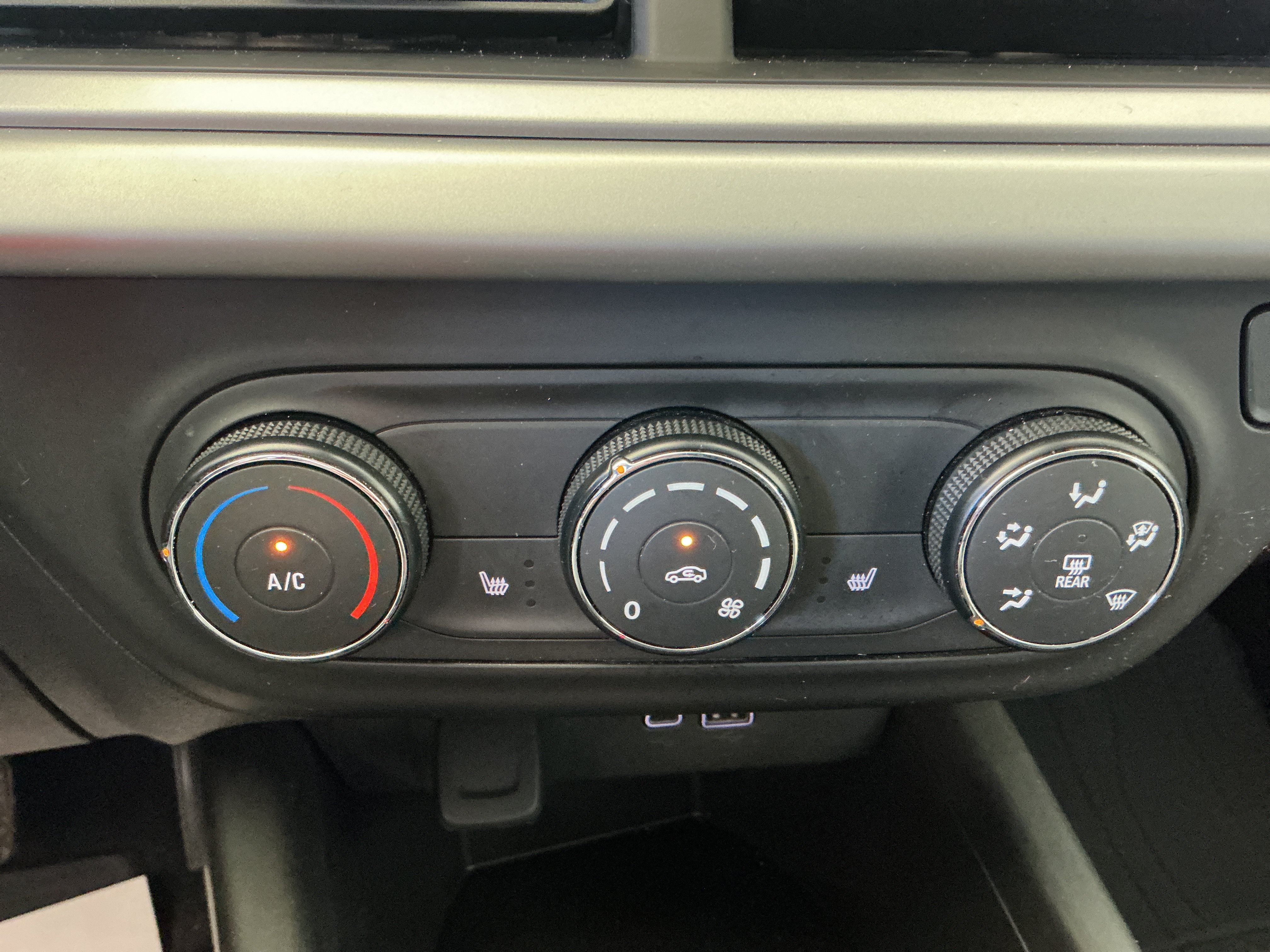Used 2025 Chevrolet Trax LS w/ LS Convenience Package FWD image 23