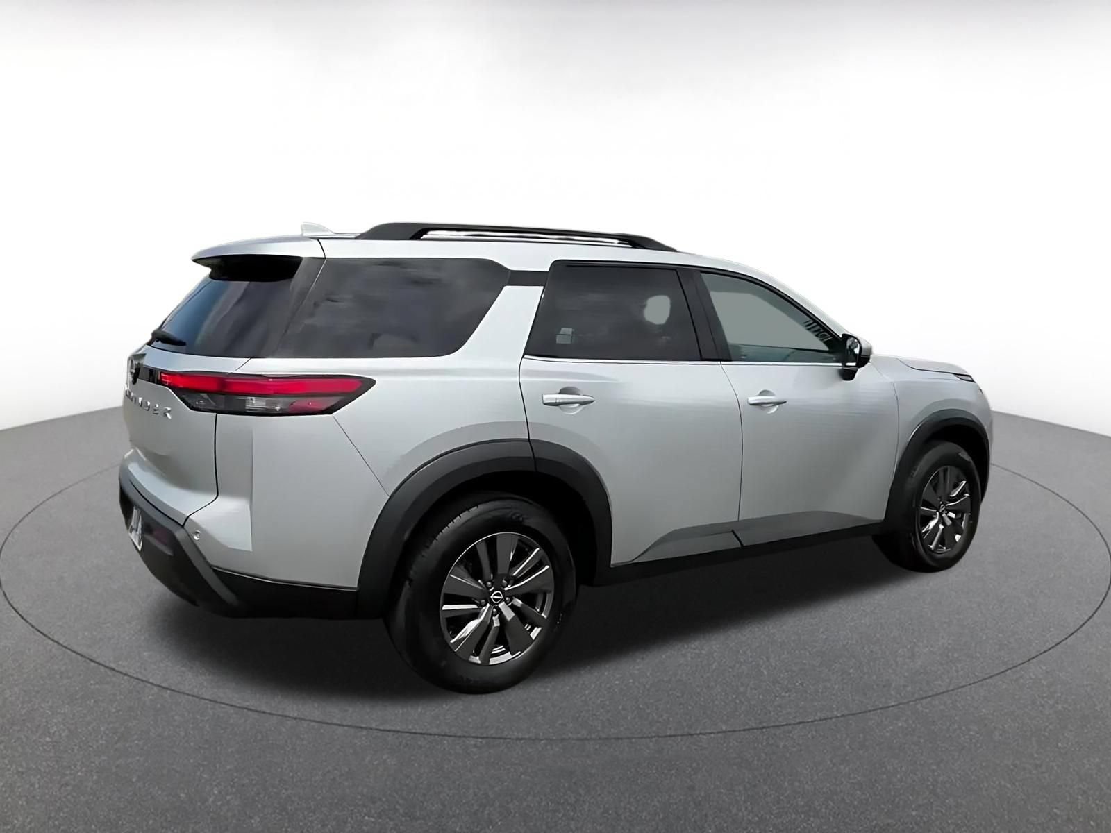 Used 2025 Nissan Pathfinder SV FWD image 15