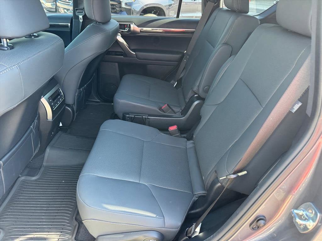 Used 2023 Lexus GX 460 Premium w/ Accessory Package AWD/4WD image 14