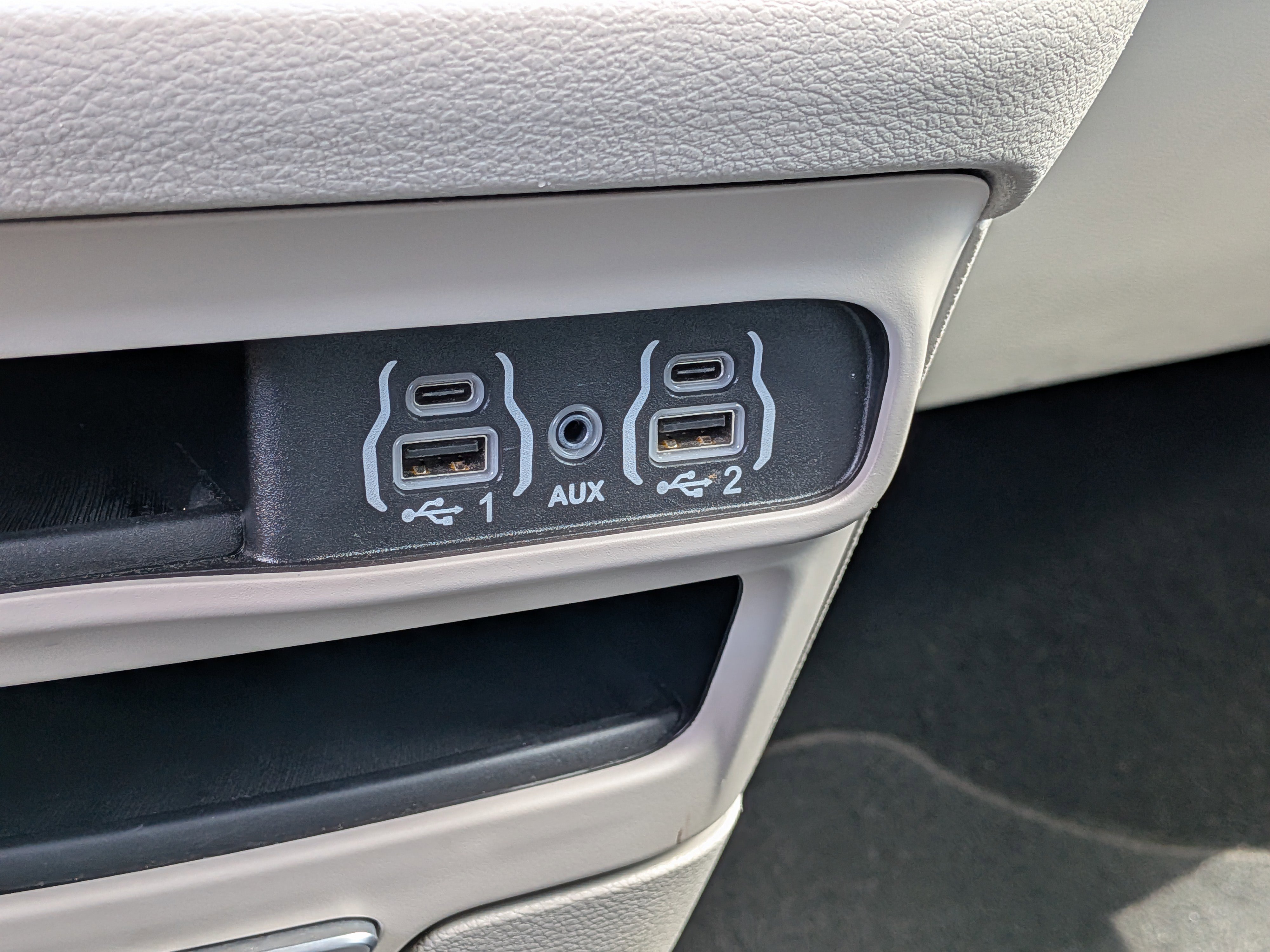 Used 2024 Chrysler Pacifica Touring-L image 33