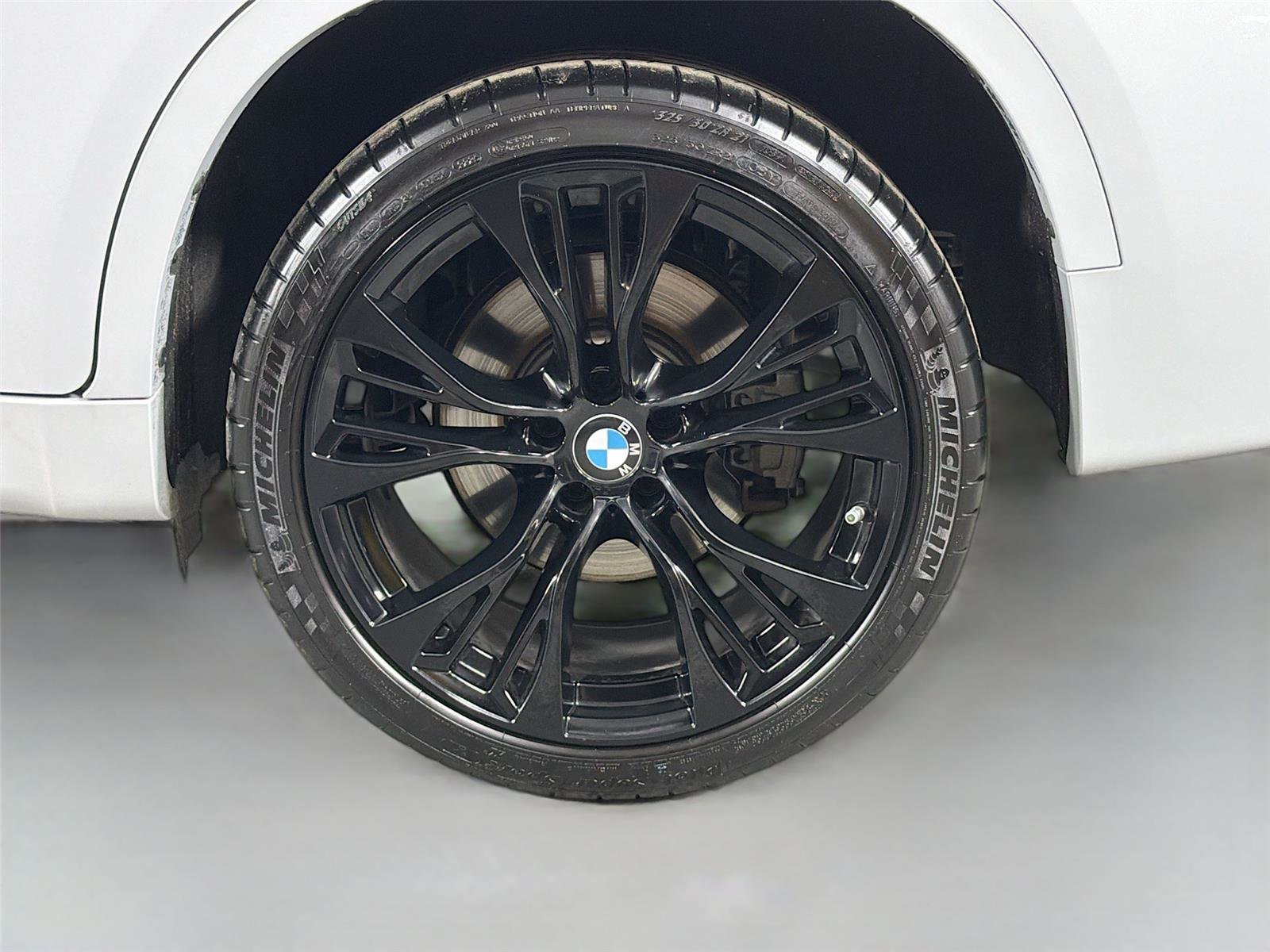 Used 2017 BMW X6 xDrive50i w/ M Sport Package AWD/4WD image 31