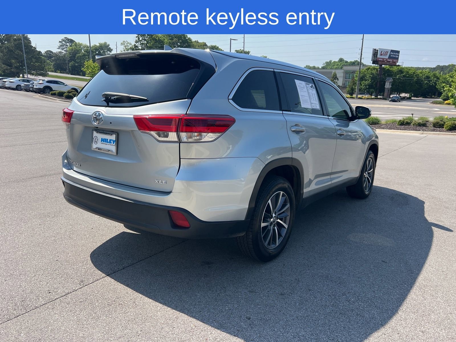 Used 2019 Toyota Highlander XLE FWD image 5