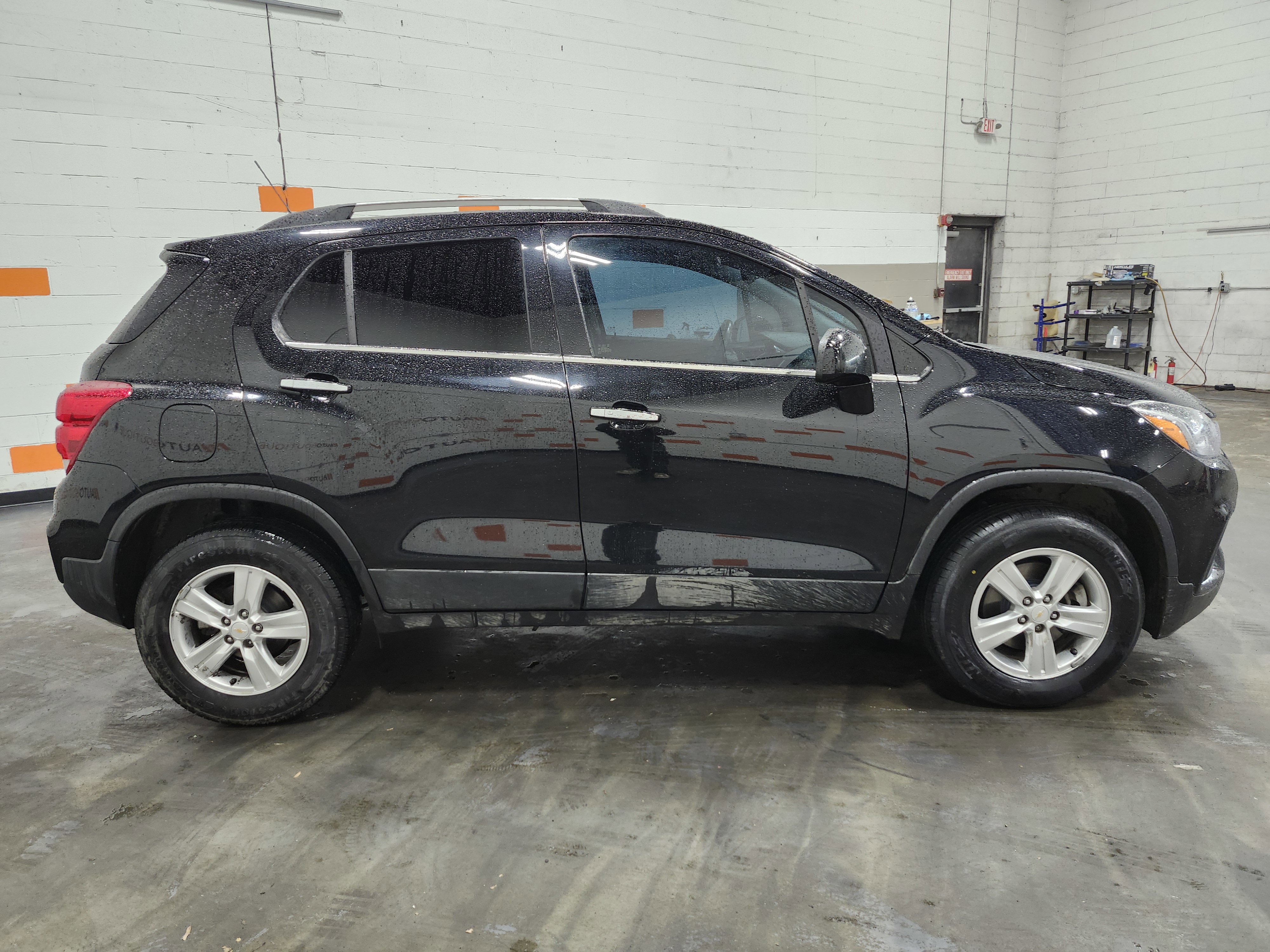 Used 2020 Chevrolet Trax LT w/ LT Convenience Package image 17