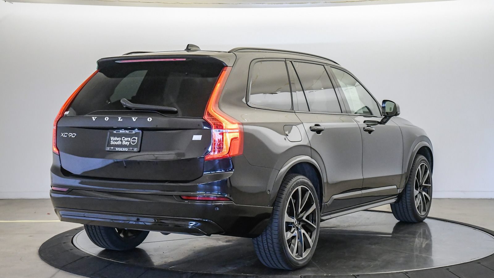 Certified 2023 Volvo XC90 T8 Ultimate AWD/4WD image 5