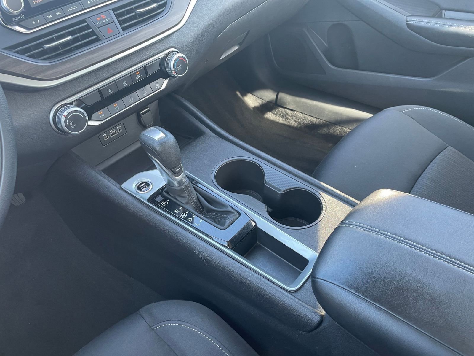 Used 2025 Nissan Altima 2.5 SV FWD image 41