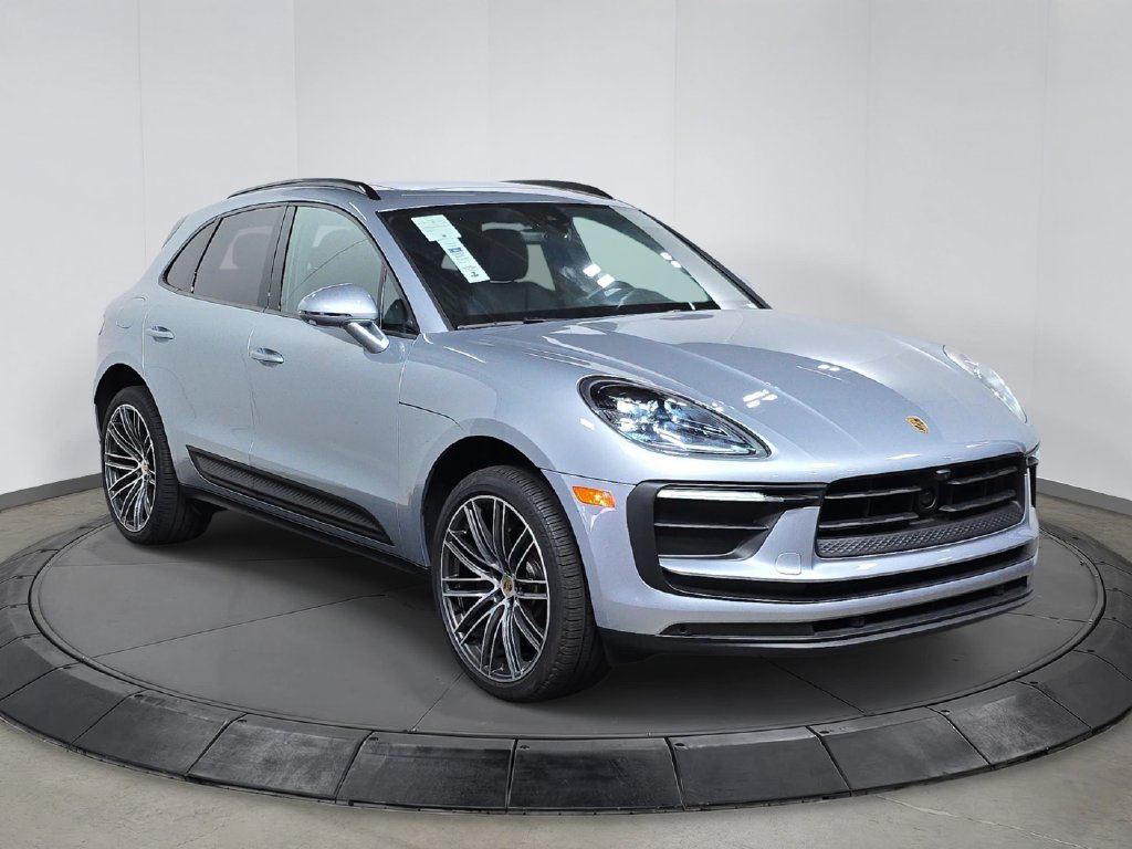 Certified 2026 Porsche Macan AWD/4WD image 9