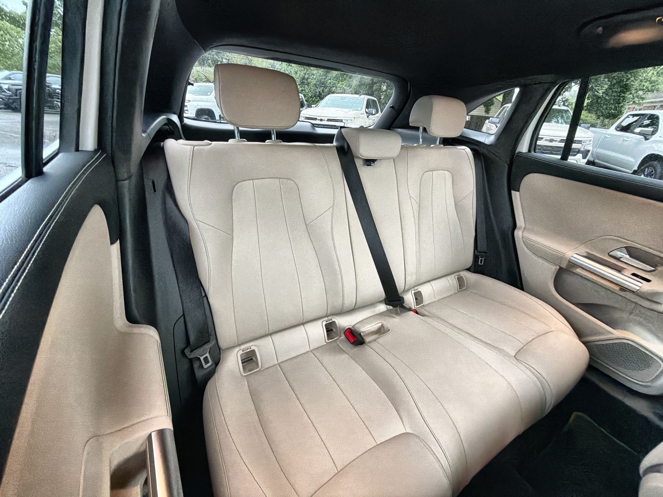 Used 2025 Mercedes-Benz GLA 250 4MATIC w/ Winter Package image 28