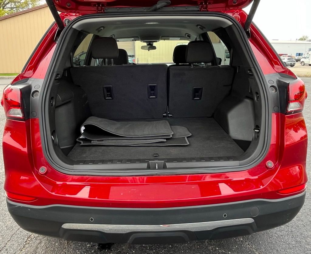 Used 2023 Chevrolet Equinox LT FWD image 4