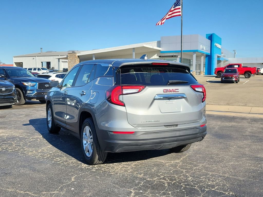 Used 2024 GMC Terrain SLE image 4