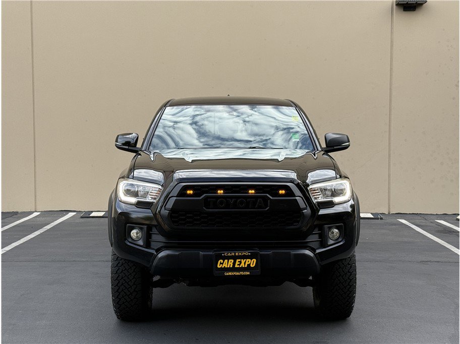 Used 2017 Toyota Tacoma TRD Off-Road image 2