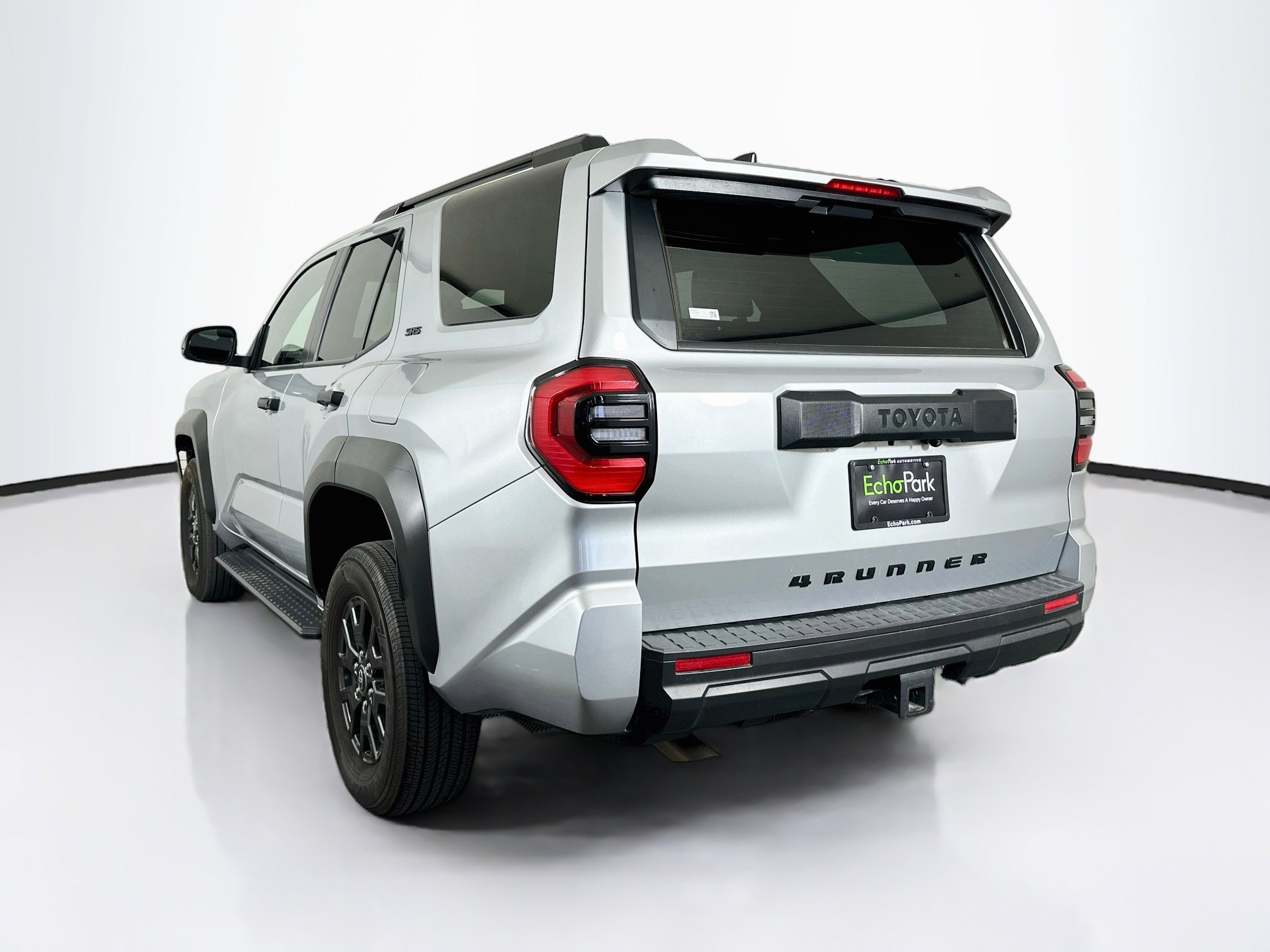 Used 2025 Toyota 4Runner SR5 AWD/4WD image 5