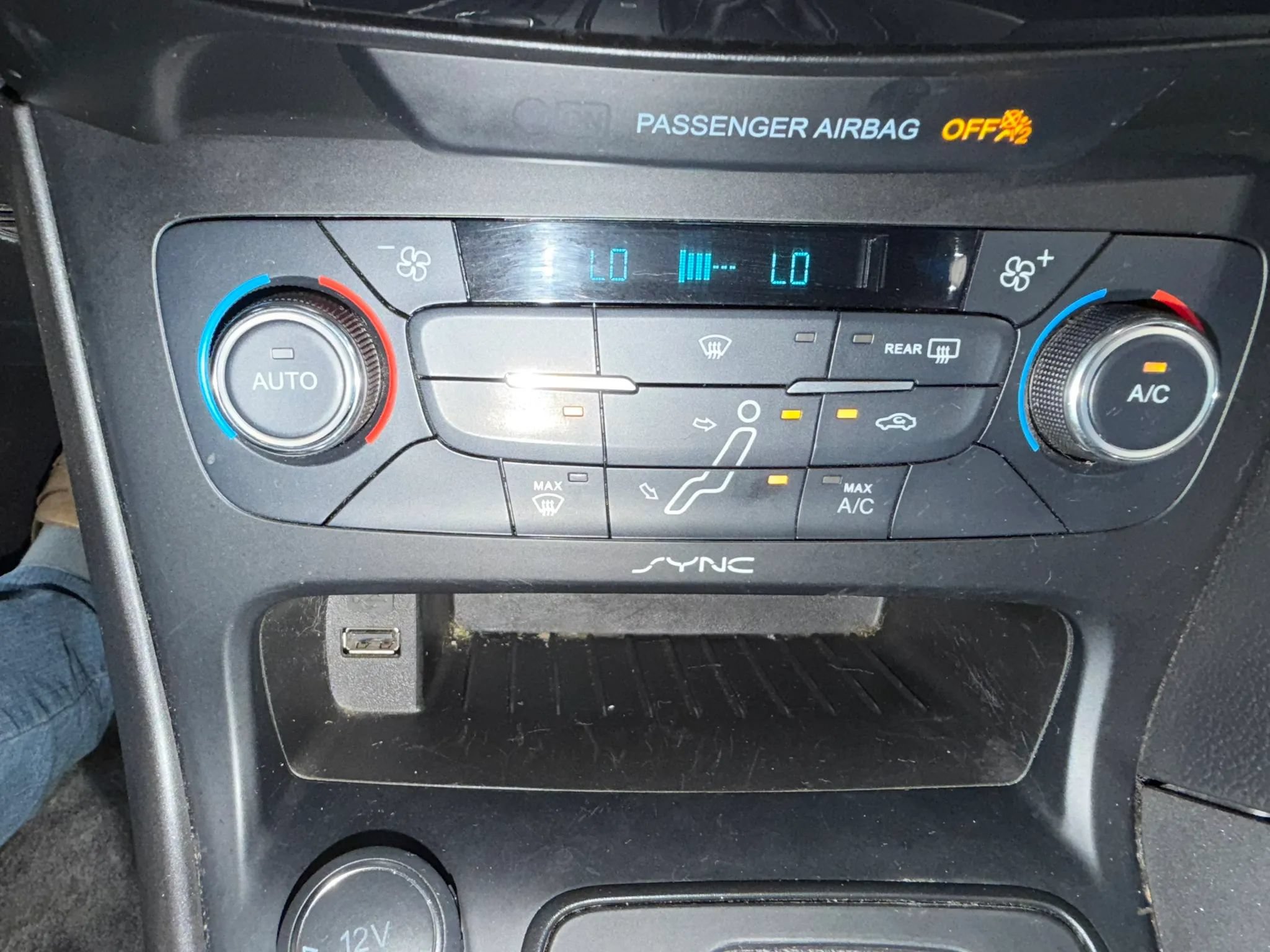 Used 2017 Ford Focus SEL w/ Interior Protection Package FWD image 30