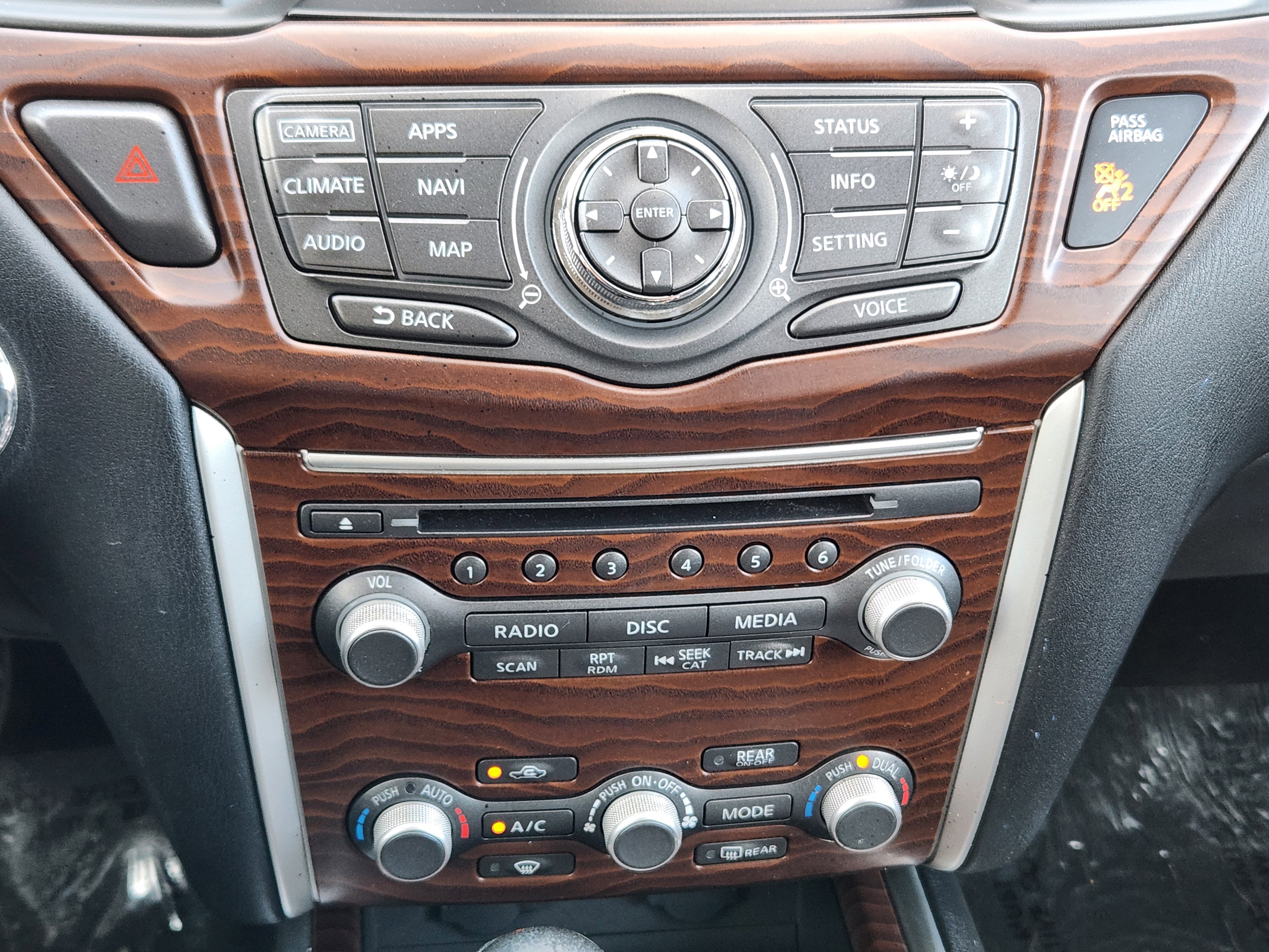 Used 2017 Nissan Pathfinder Platinum image 28