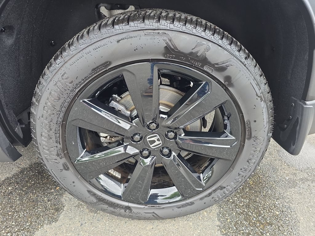 Used 2025 Honda Pilot Black Edition image 13