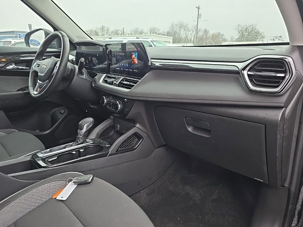 Used 2025 Chevrolet TrailBlazer LT w/ Convenience Package image 43