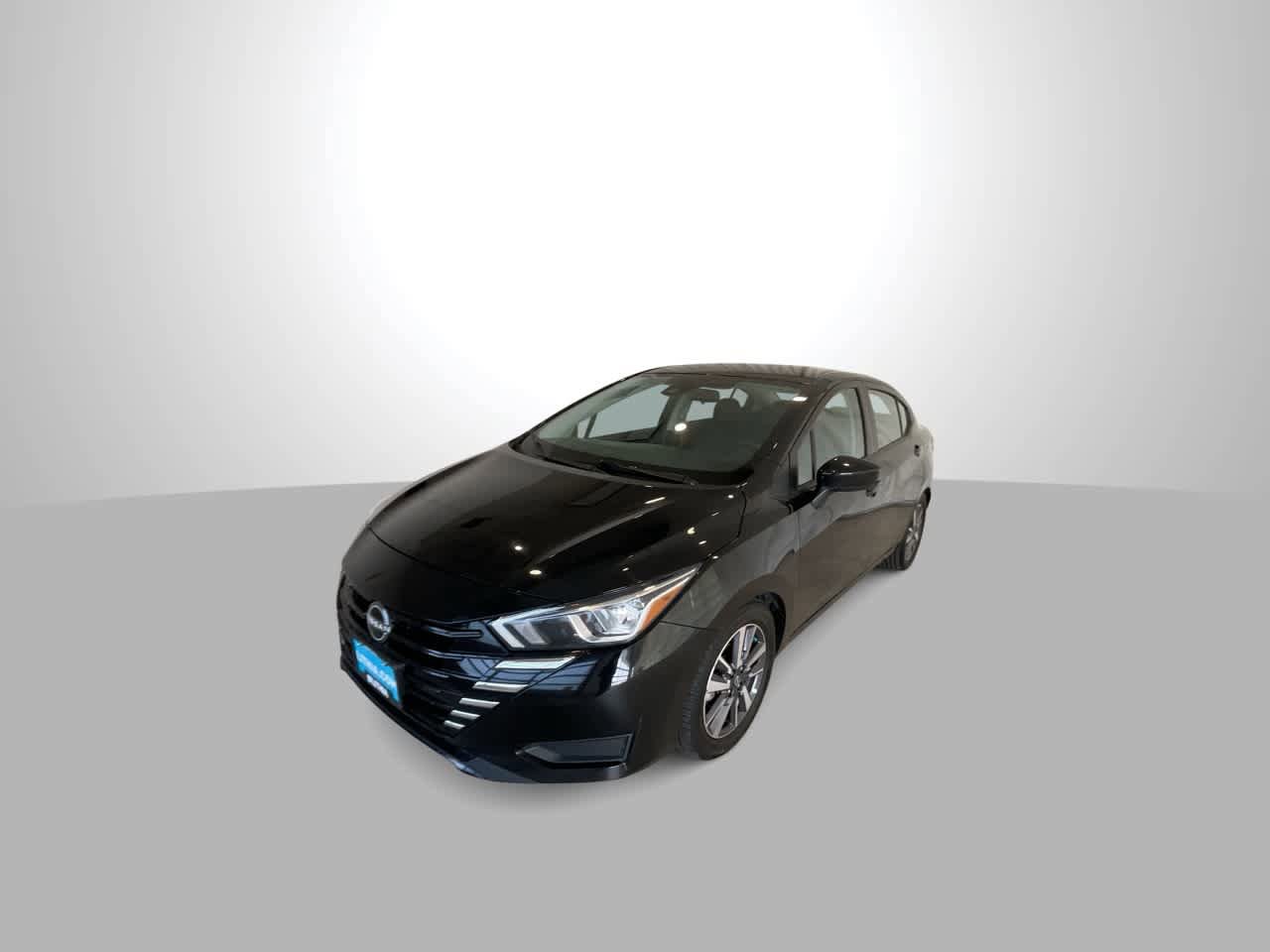 Used 2023 Nissan Versa SV image 4