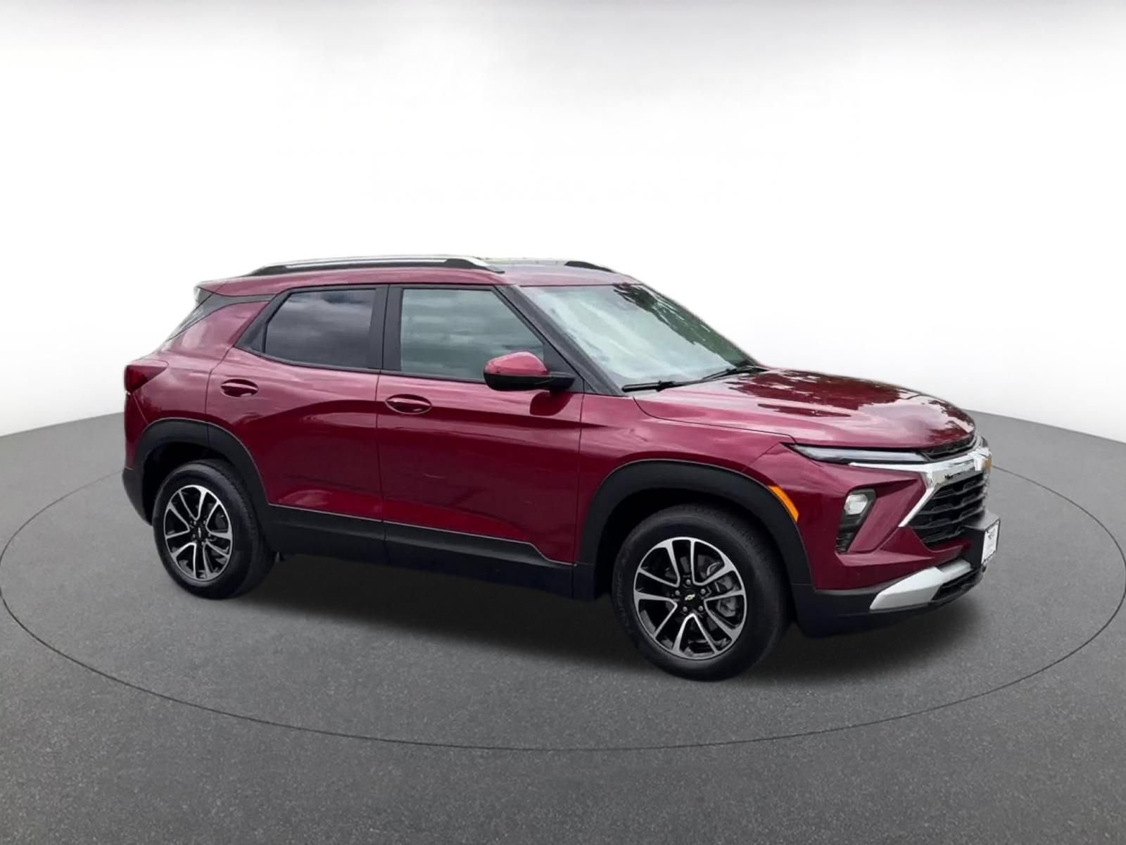 Used 2025 Chevrolet TrailBlazer LT FWD image 2