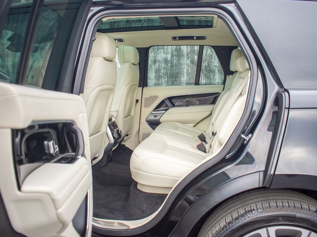 Certified 2025 Land Rover Range Rover SE image 34