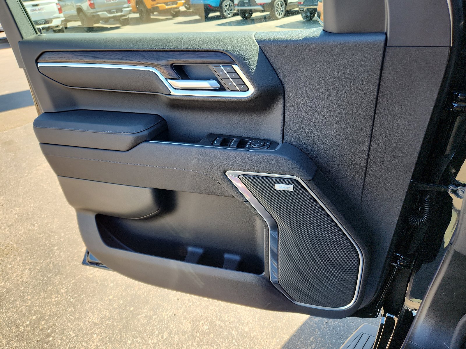 New 2026 GMC Sierra 1500 SLT image 14