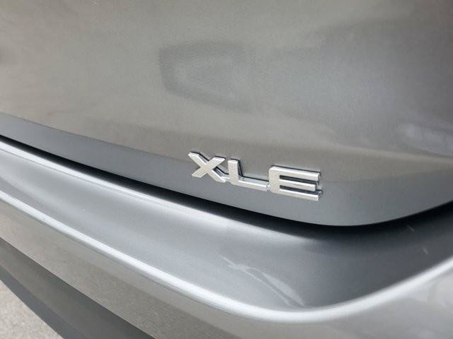 Used 2025 Toyota Highlander XLE FWD image 10