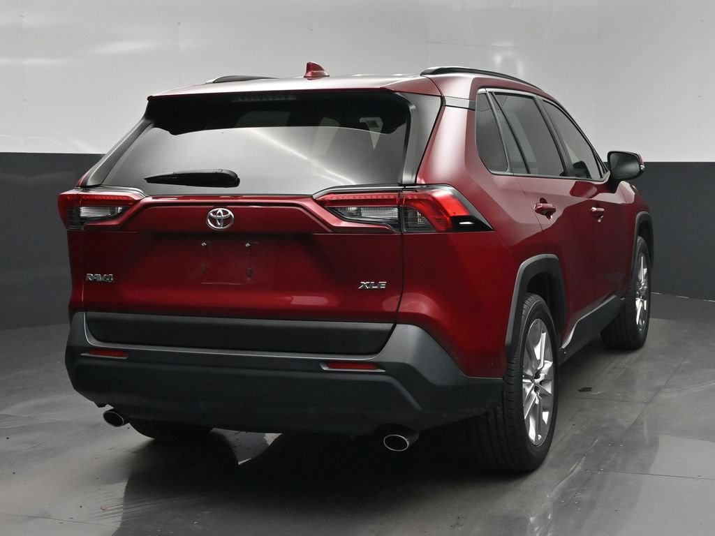 Used 2022 Toyota RAV4 XLE Premium FWD image 11