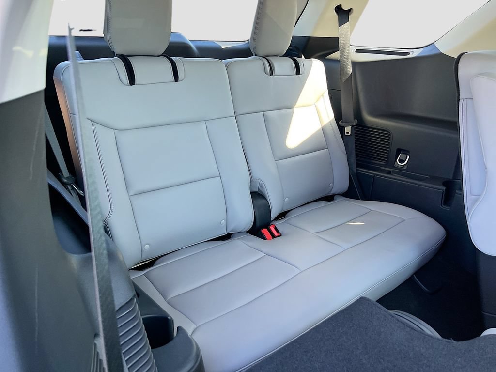 Used 2025 Ford Explorer Active w/ Active Comfort Package AWD/4WD image 26