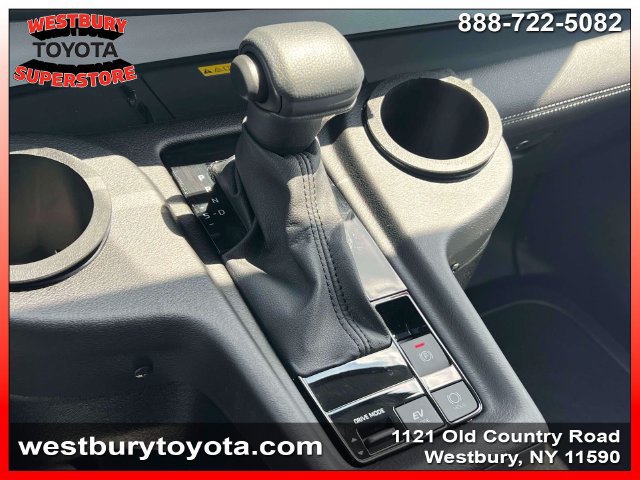 Used 2025 Toyota Sienna LE FWD image 34