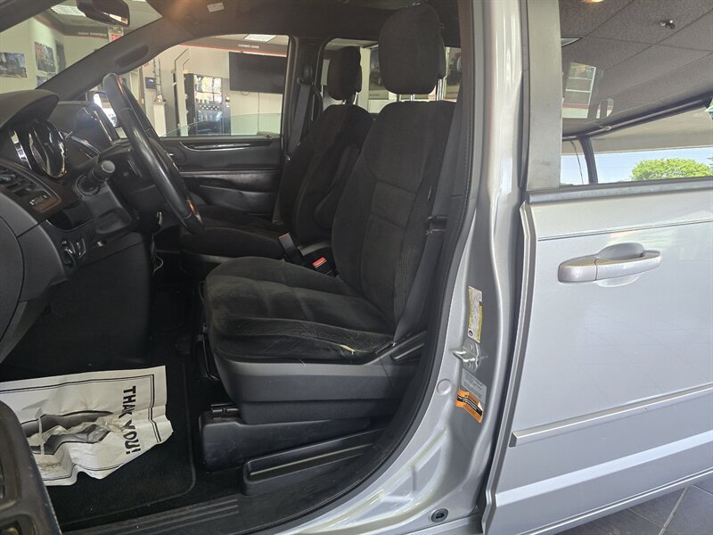 Used 2017 Dodge Grand Caravan SE FWD image 9