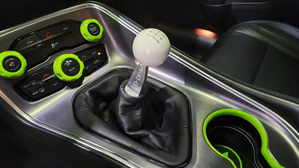 Used 2015 Dodge Challenger R/T w/ Quick Order Package 22B R/T RWD image 30