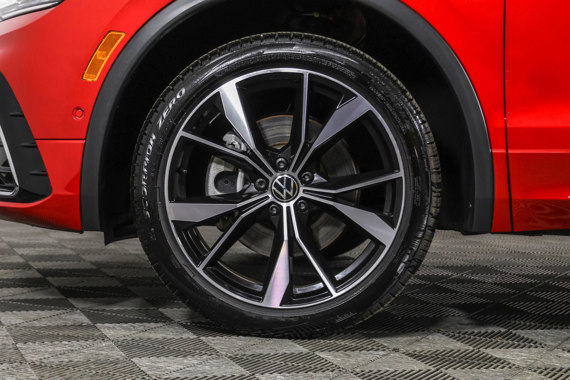 Used 2024 Volkswagen Tiguan SEL R-Line image 20