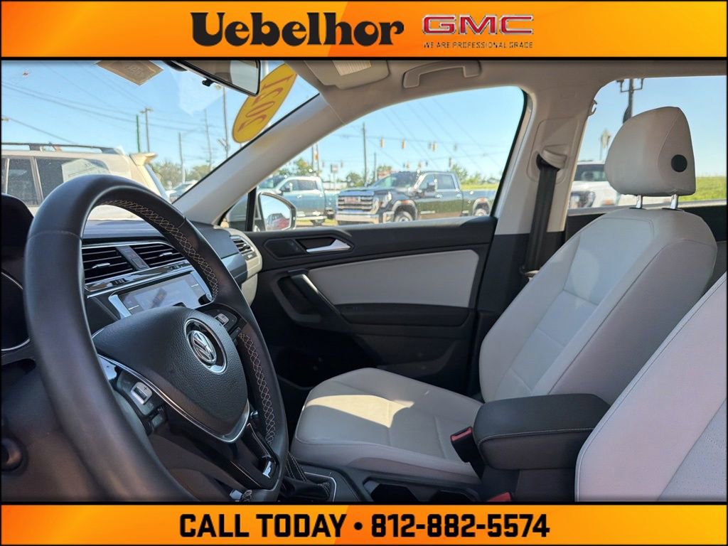 Used 2021 Volkswagen Tiguan SE w/ Panoramic Sunroof Package FWD image 25