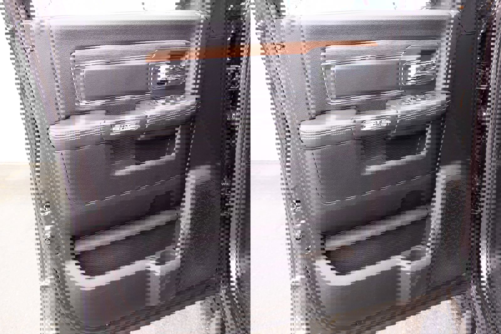 Used 2015 RAM 1500 Laramie w/ Convenience Group AWD/4WD image 15