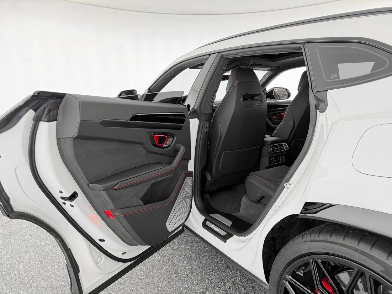 Used 2025 Lamborghini Urus S AWD/4WD image 21