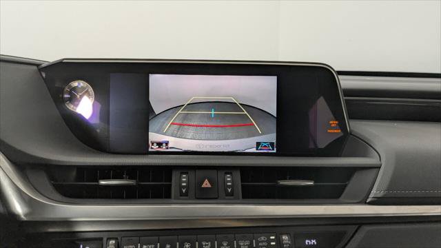 Used 2019 Lexus ES 300h w/ Premium Package FWD image 31