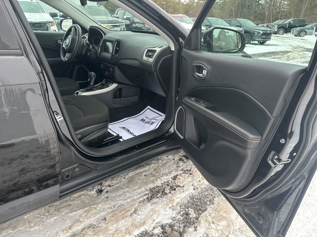 Used 2021 Jeep Compass Sport image 9