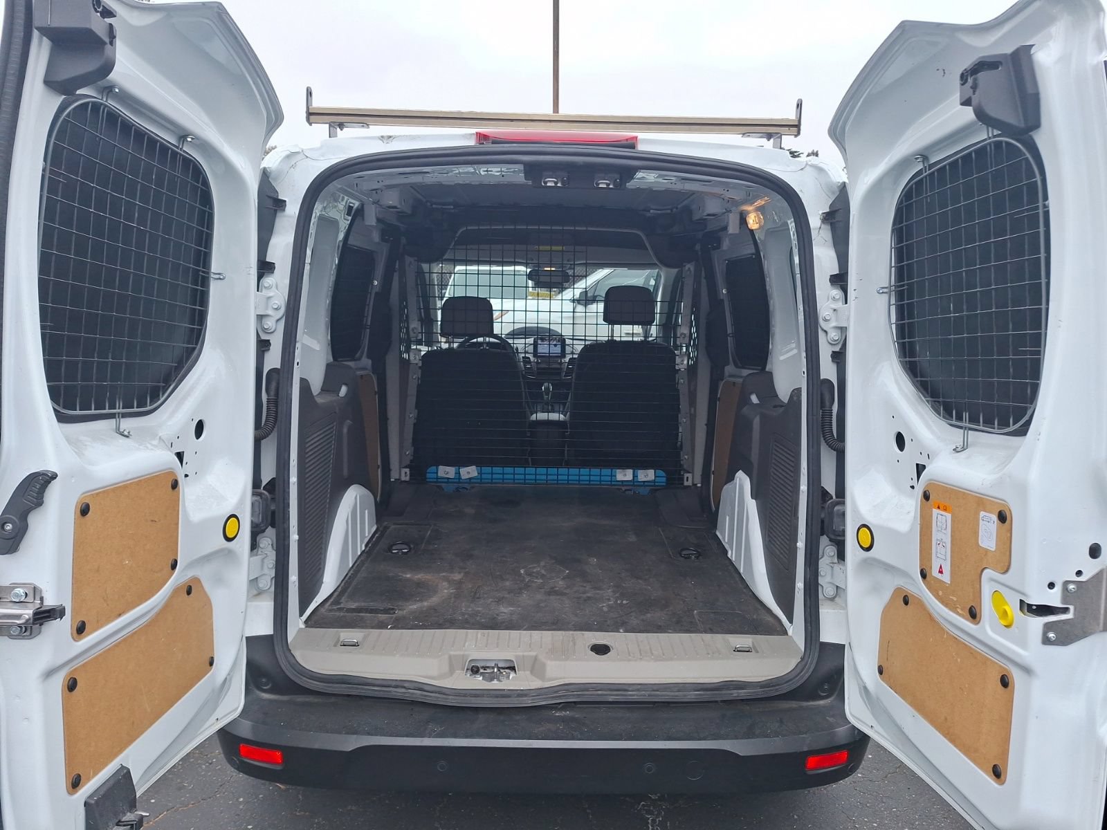 Used 2020 Ford Transit Connect XLT FWD image 8