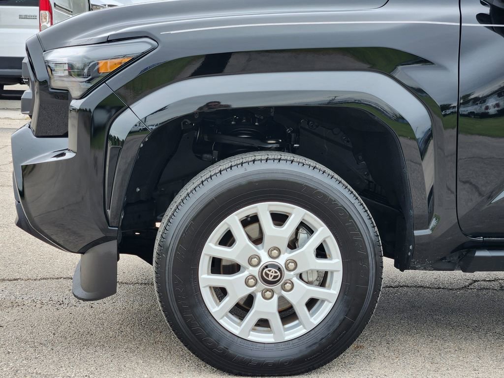 Used 2025 Toyota Tacoma SR5 AWD/4WD image 9