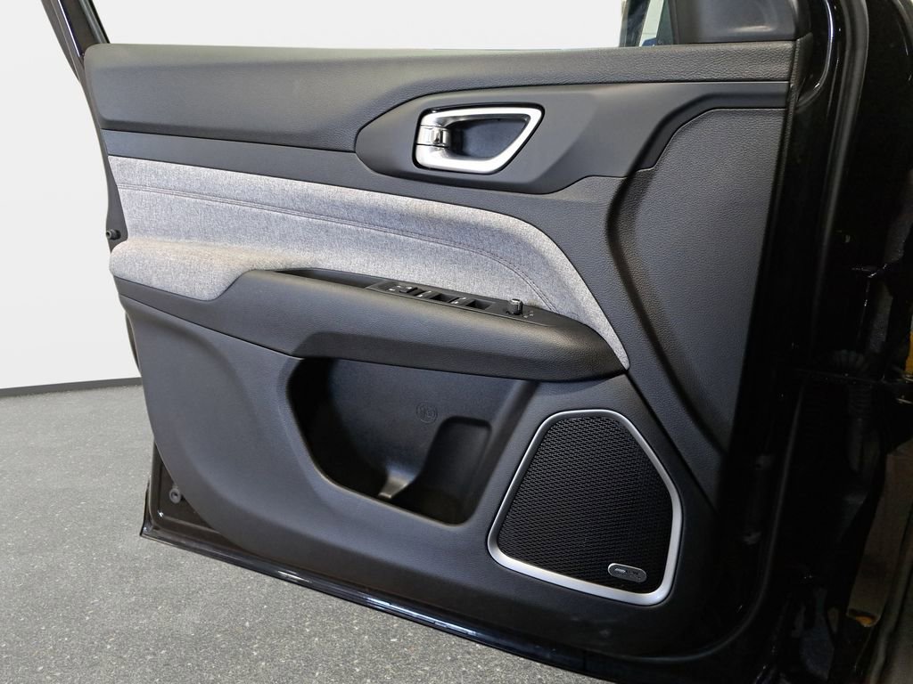 Certified 2023 Jeep Compass Latitude w/ Sun and Sound Group image 27