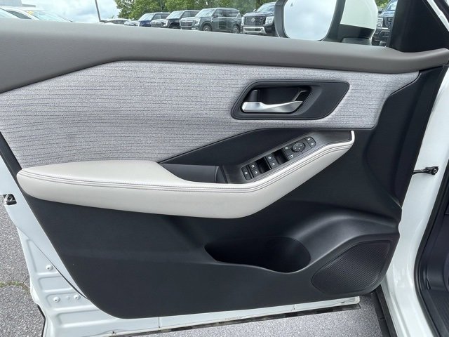 Certified 2023 Nissan Rogue SV image 12