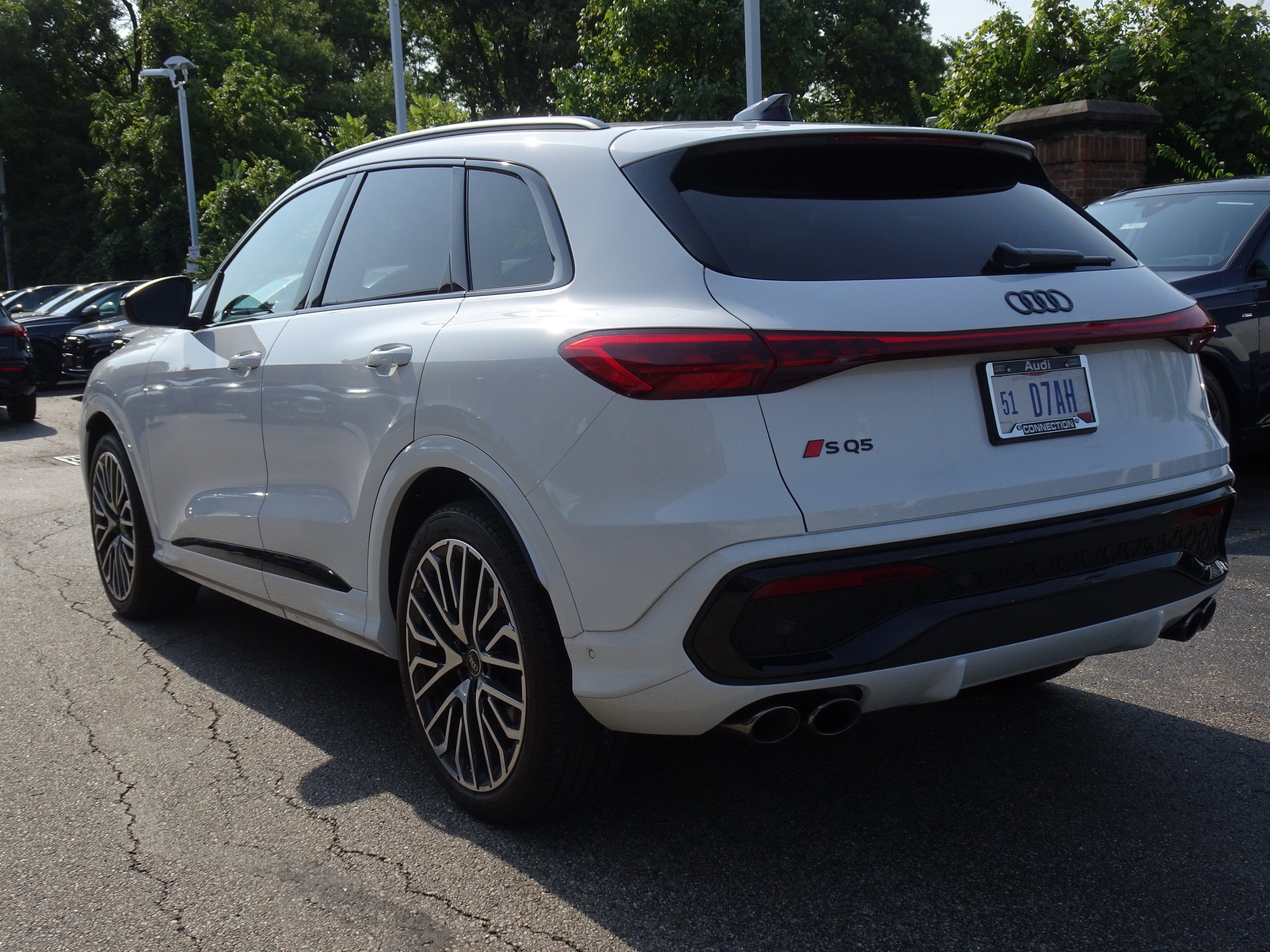 Certified 2025 Audi SQ5 Premium Plus AWD/4WD image 3